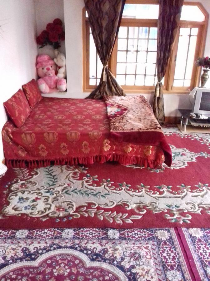 My Guest House Srīnagar Buitenkant foto